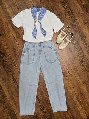 Kenzie The Jessica Hi-Rise Barrel 2 Jean never worn bleach denim so cute